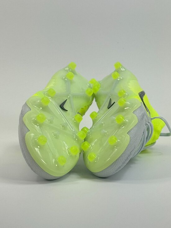 Nike Phantom Luna 2 Elite AG Pro \'Mad Voltage Pack\' HF4361-003 Soccer size 7.5 main image 7
